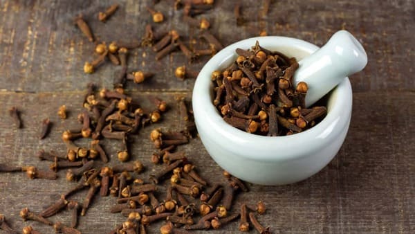 Benefits of Eating 2 Cloves Daily