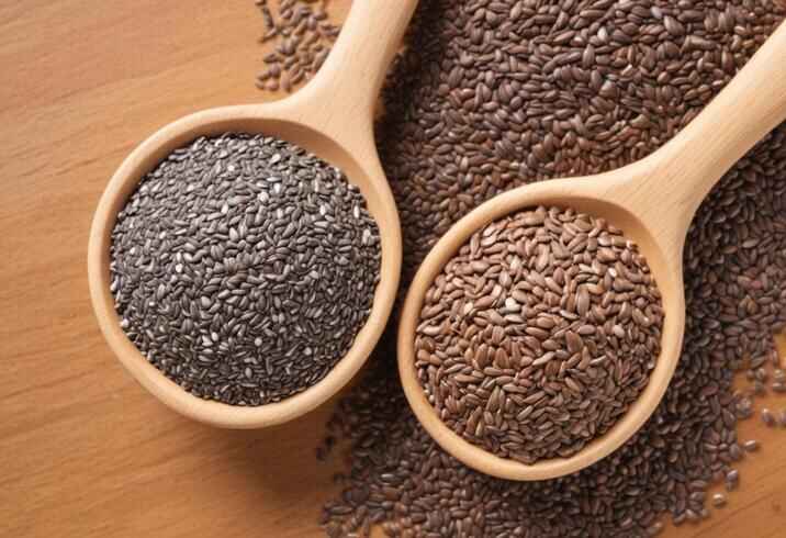 Chia-Seeds-vs-Flax-Seeds