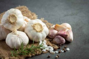 fresh-raw-garlic-ready-